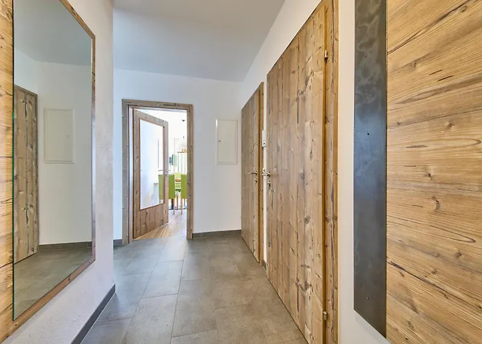 Intown * ザールバッハ・ヒンターグレム